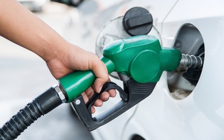 Mesmo com queda no dólar, preço da gasolina deve seguir alto em Passo Fundo