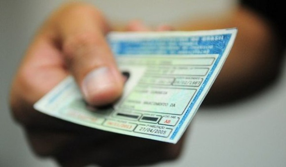 Nova lei de trânsito pode beneficiar motoristas que têm 20 pontos na CNH