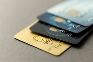 Consumidor deve ficar atento à cobrança de taxa para cartão de crédito que não foi desbloqueado
