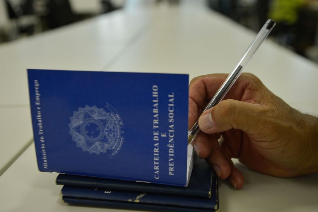 Volta da medida que permite redução da jornada e salários é fundamental para manter empregos, avalia presidente da CDL