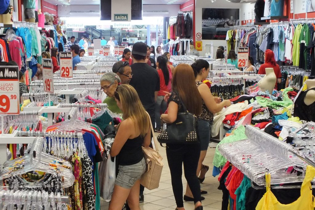 Antecipação do 13º dos aposentados e liberação do FGTS deve injetar recursos no comércio, avalia Sindilojas