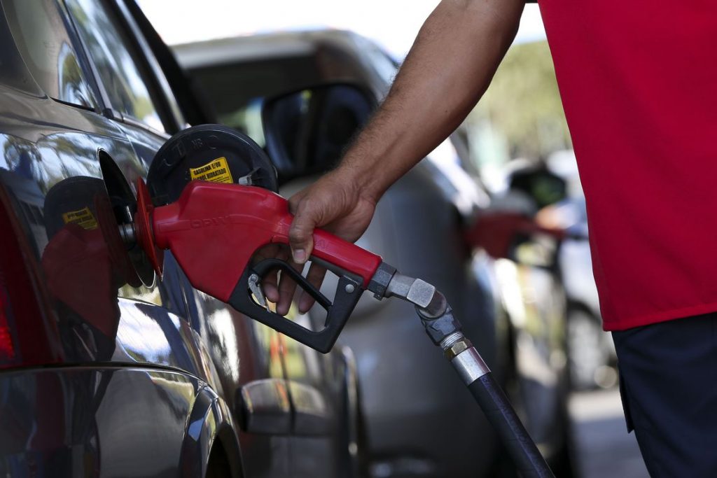 Gasolina deve se manter na casa dos R$ 5,00 em Passo Fundo, avaliam empresários