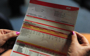 Consumidor deve evitar atrasos nas contas de água e luz, pois renegociação incide em altos juros