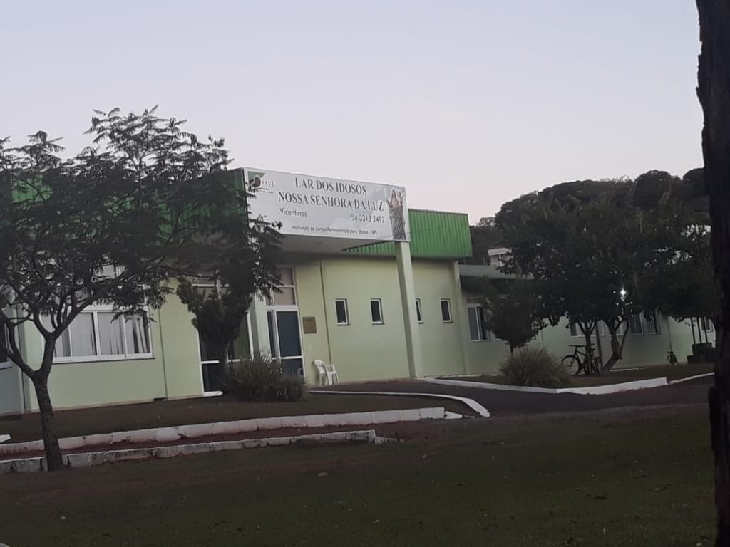 Na última quinta-feira (21), 44 idosos e 33 funcionários que receberam a vacina