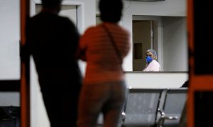 Aglomerações de fim de ano resultaram em enfermarias lotadas, diz médica