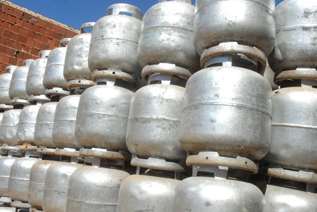 Gás aumentará de novo em Passo Fundo a imagem mostra uma revenda de gás de cozinha