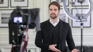 Governador anuncia retorno das aulas no dia 20 de outubro