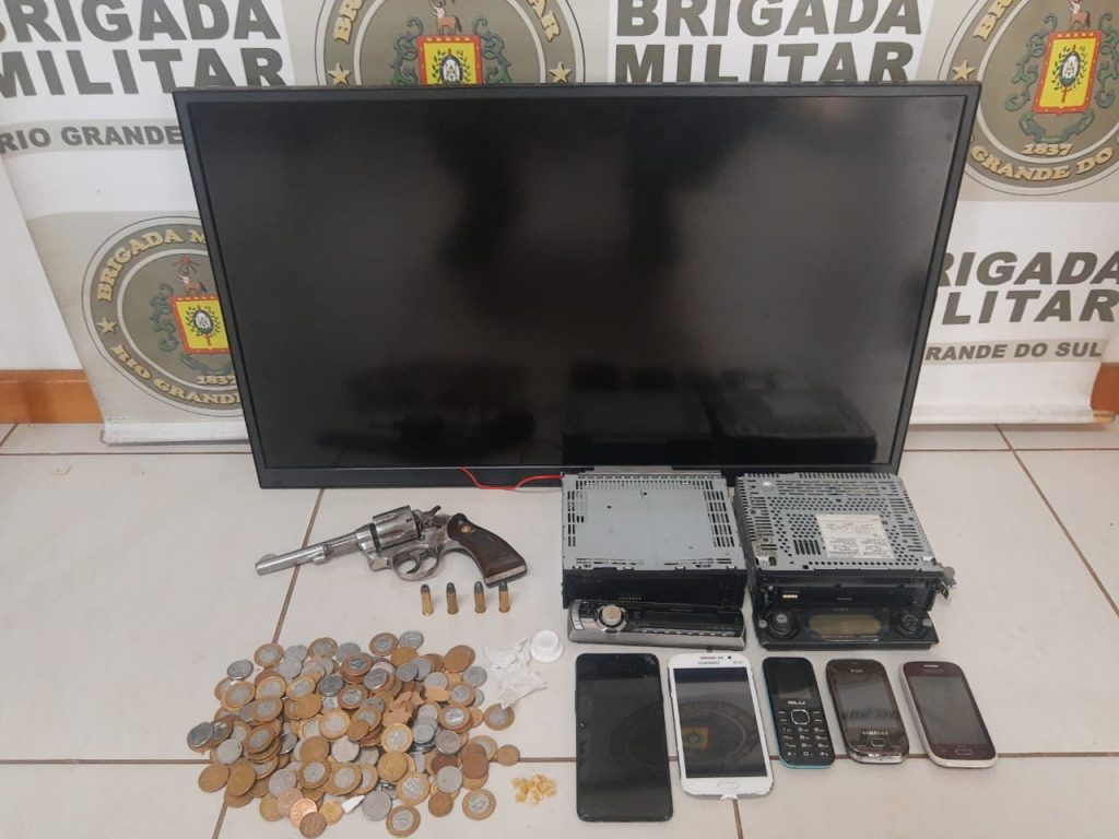 BM prende homem por tráfico, posse de arma e receptação