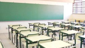 Aulas ainda não retornam em Passo Fundo, mas situação pode mudar nas próximas semanas a imagem mostra uma sala de aula vazia