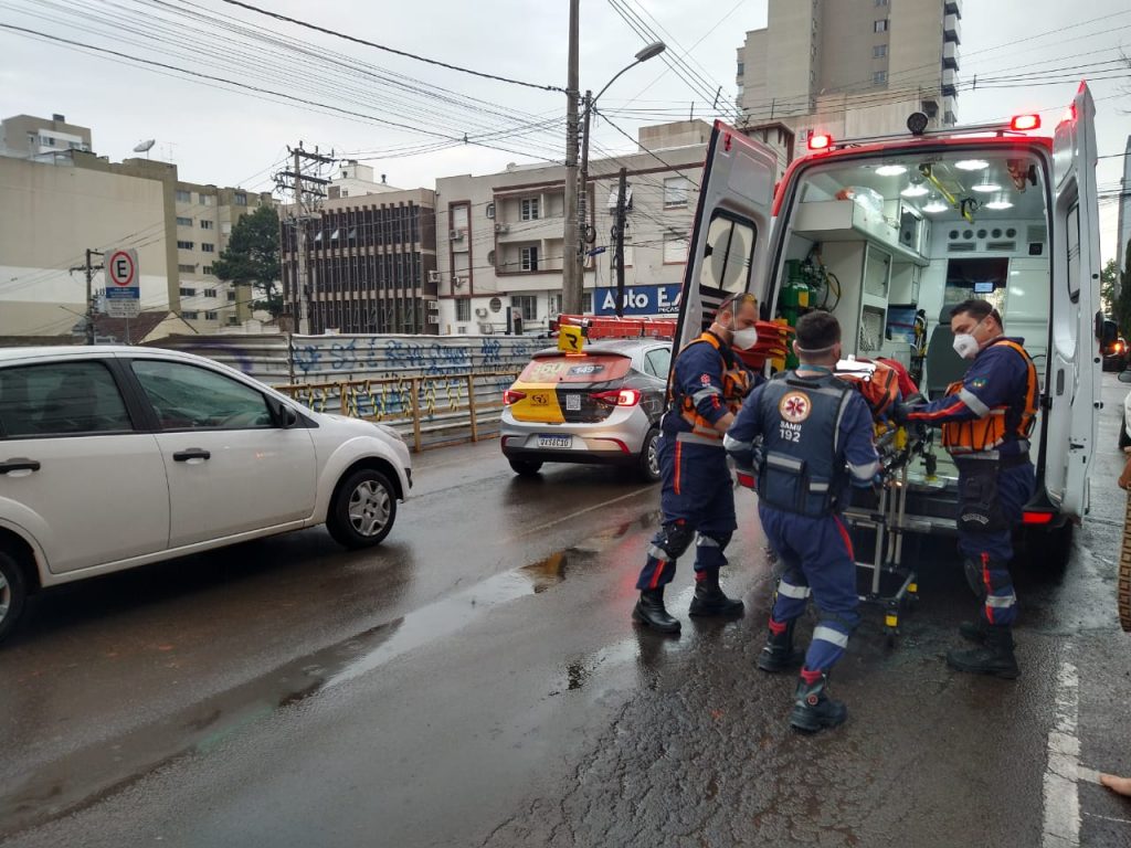 Mulher é assaltada e agredida no seu estabelecimento na rua Bento Gonçalves em Passo Fundo