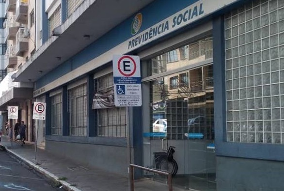 Beto Albuquerque anuncia que PSB entrará com uma ação no STF pedindo a suspensão imediata da prova de vida durante a pandemia