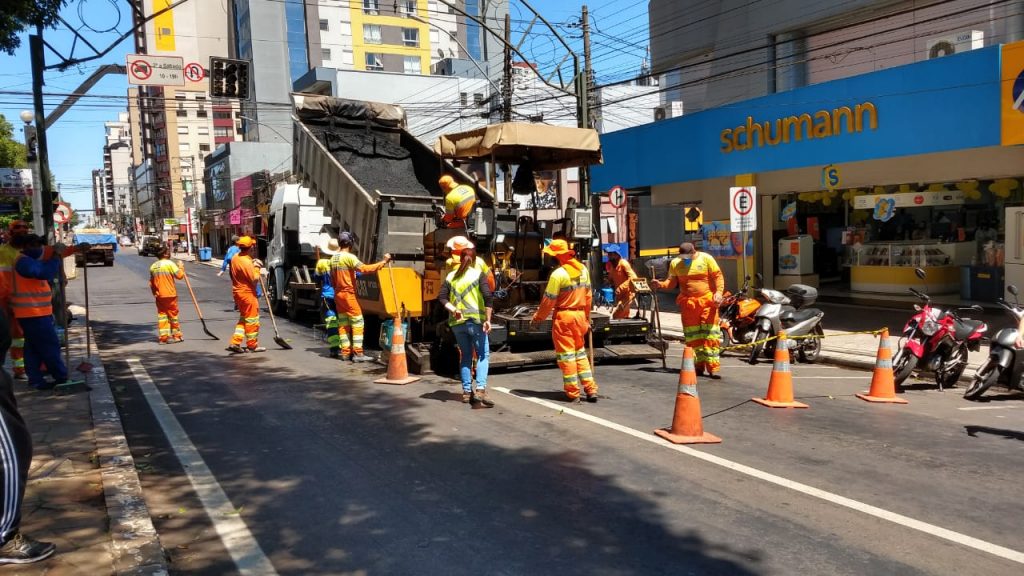 Obras na Avenida Brasil causam alterações no trânsito