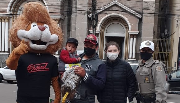 Ação do Proerd arrecada brinquedos para o Dia das Crianças