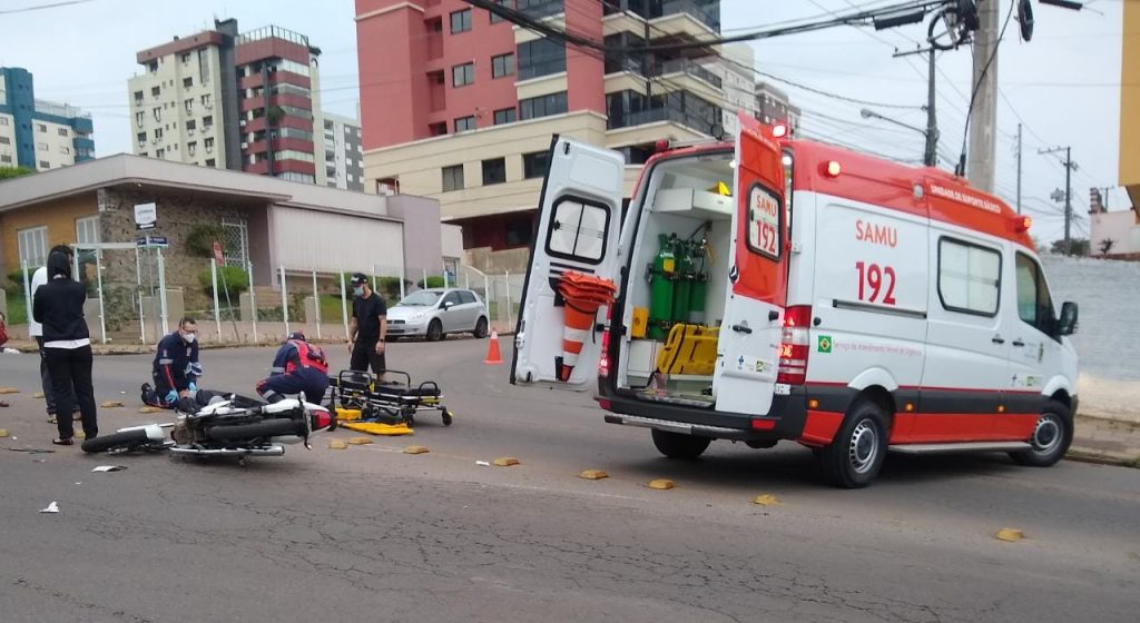 Acidente deixa motociclista ferido