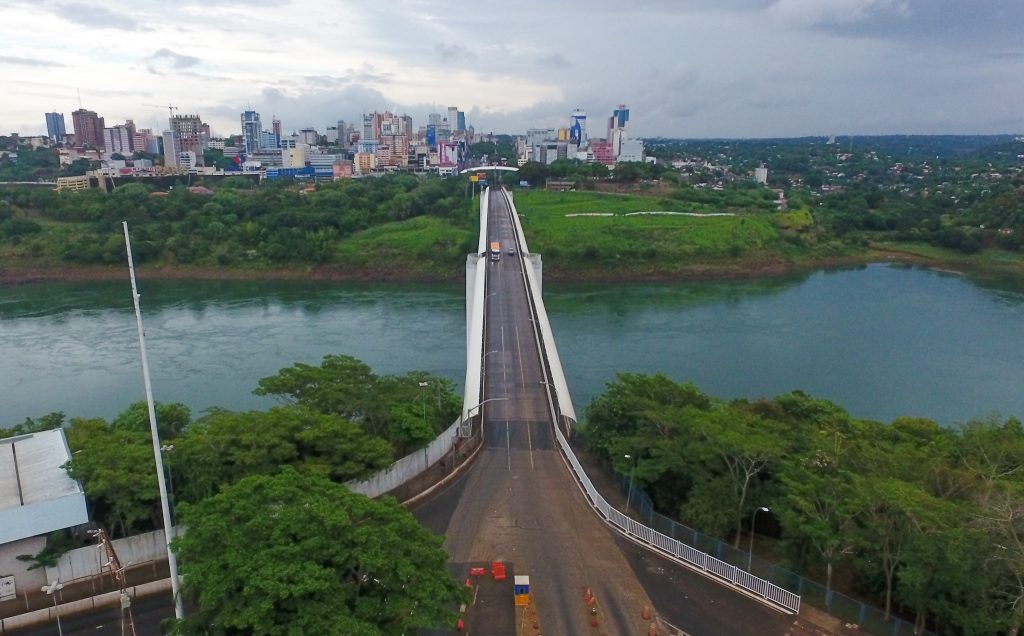Fronteira com o Paraguai é reaberta, mas comerciantes de Passo Fundo ainda não tem acesso ao país a imagem mostra a ponte da amizade, na divisa com o Paraguai