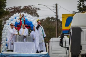 Trânsito terá alterações durante procissão de São Cristóvão a imagem mostra uma procissão antiga