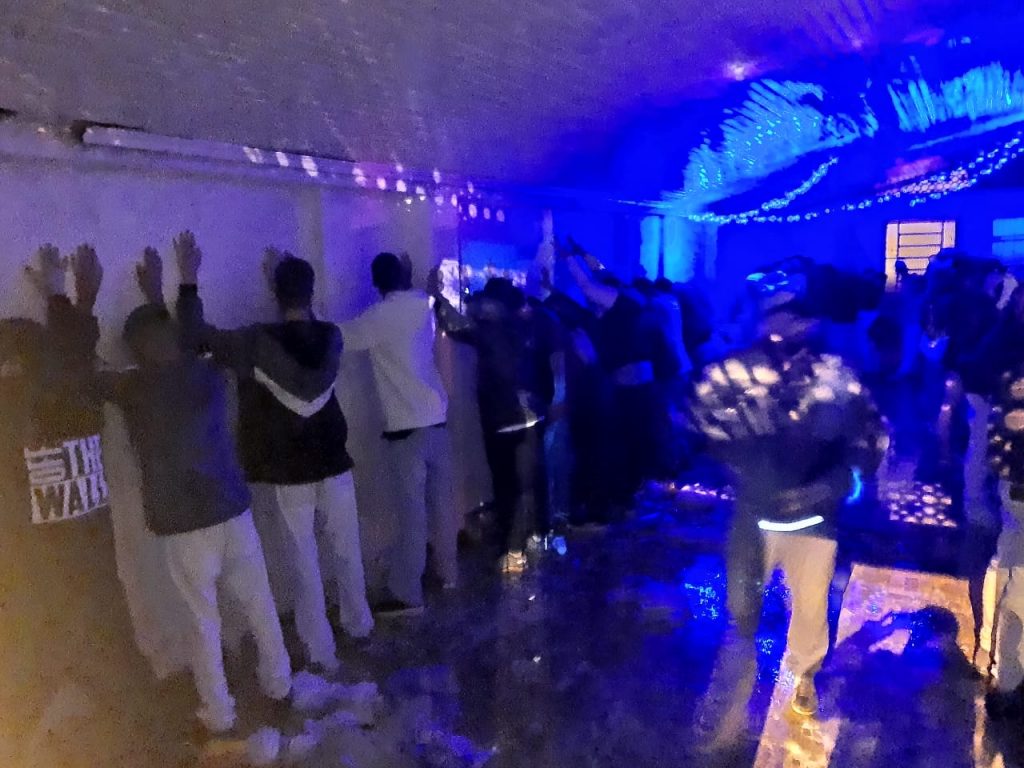 Festa clandestina é encerrada pela fiscalização em Passo Fundo