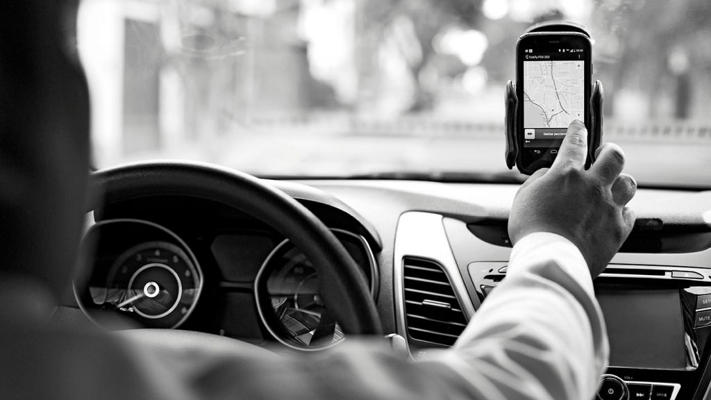 Mudança na lei autoriza uso de carros alugados e com até 8 anos de fabricação