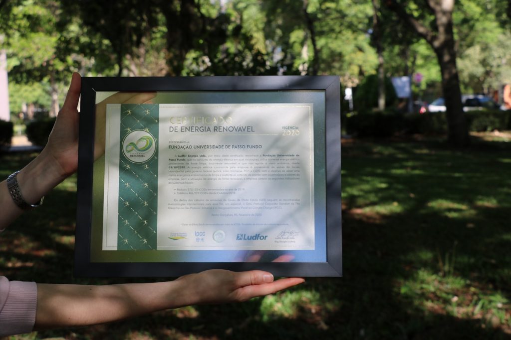 FUPF recebe certificado de energia renovável 2020