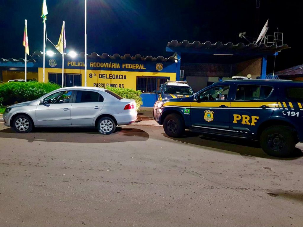 PRF prende homem com automóvel furtado em Passo Fundo