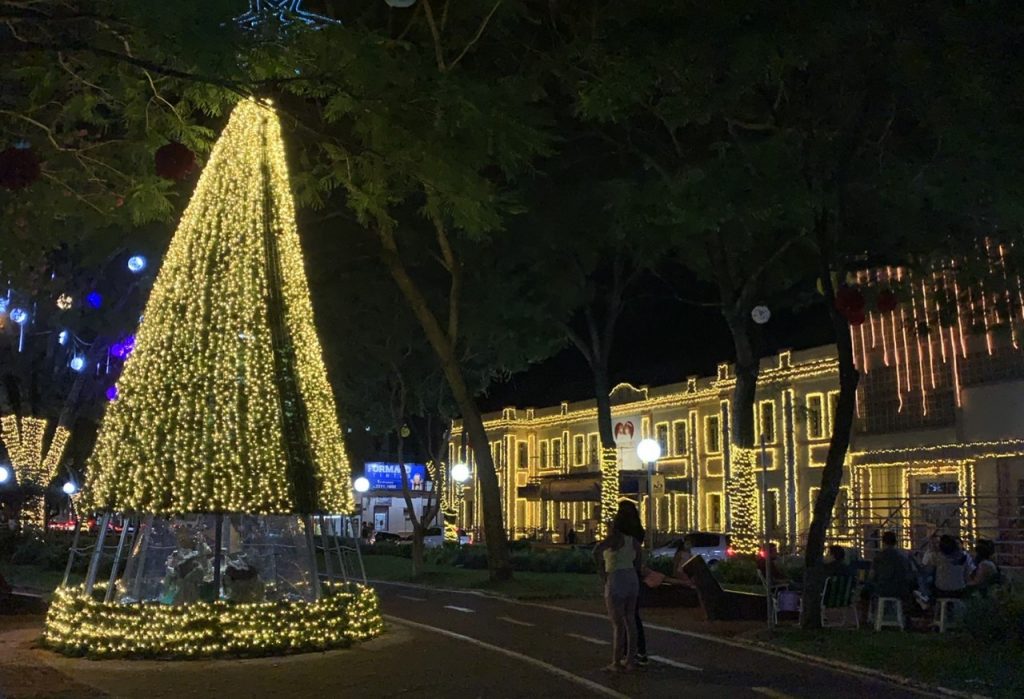 Em sinal de esperança, Praça Notre Dame receberá iluminação natalina