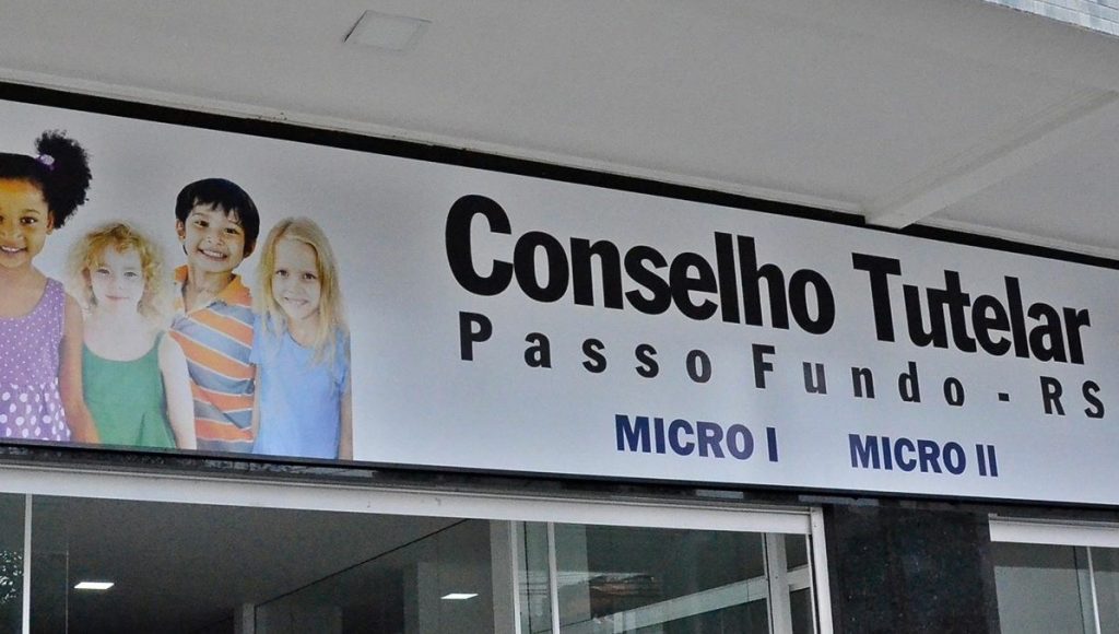 Conselheiro tutelar destaca importância da comunidade pedir identificação dos profissionais para evitar golpes