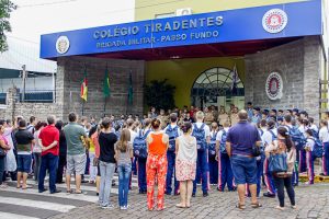 Colégio Tiradentes da BM completa 12 anos em Passo Fundo a imagem mostra a instituição