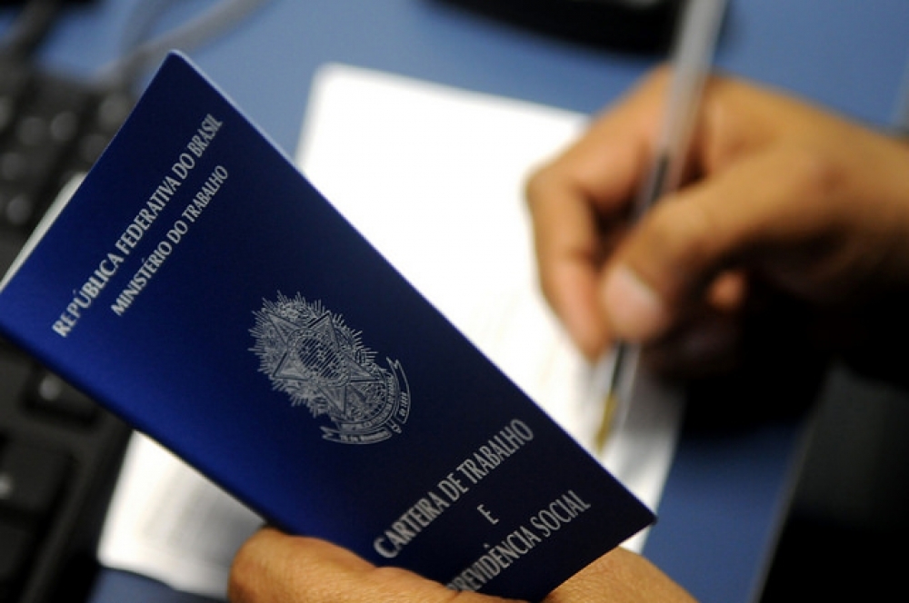 O pré-requisito para preencher as vagas é ter ensino fundamental completo. Não é necessário ter experiência,