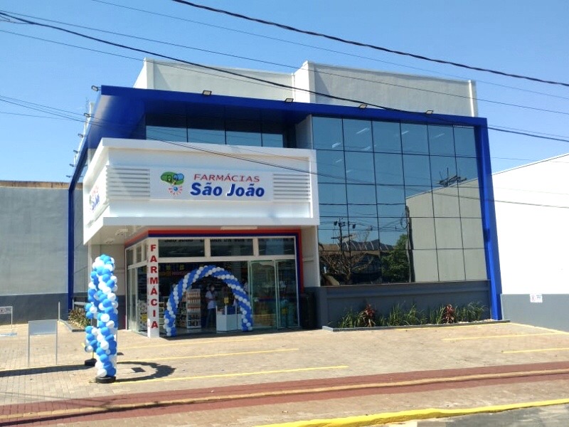 São João expande no Paraná com novo conceito de farmácia