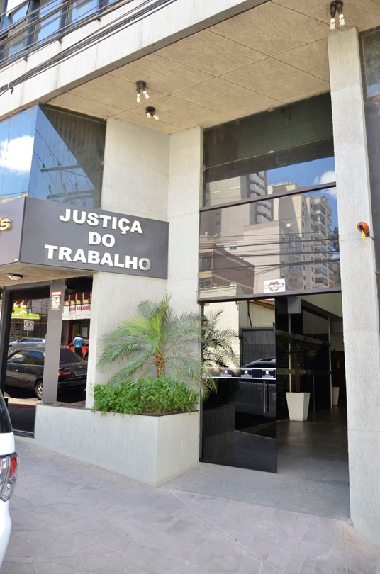 Justiça do Trabalho atende somente por agendamento
