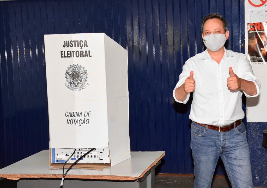 Último candidato a votar, Pedro Almeida afirma estar otimista com resultado das eleições