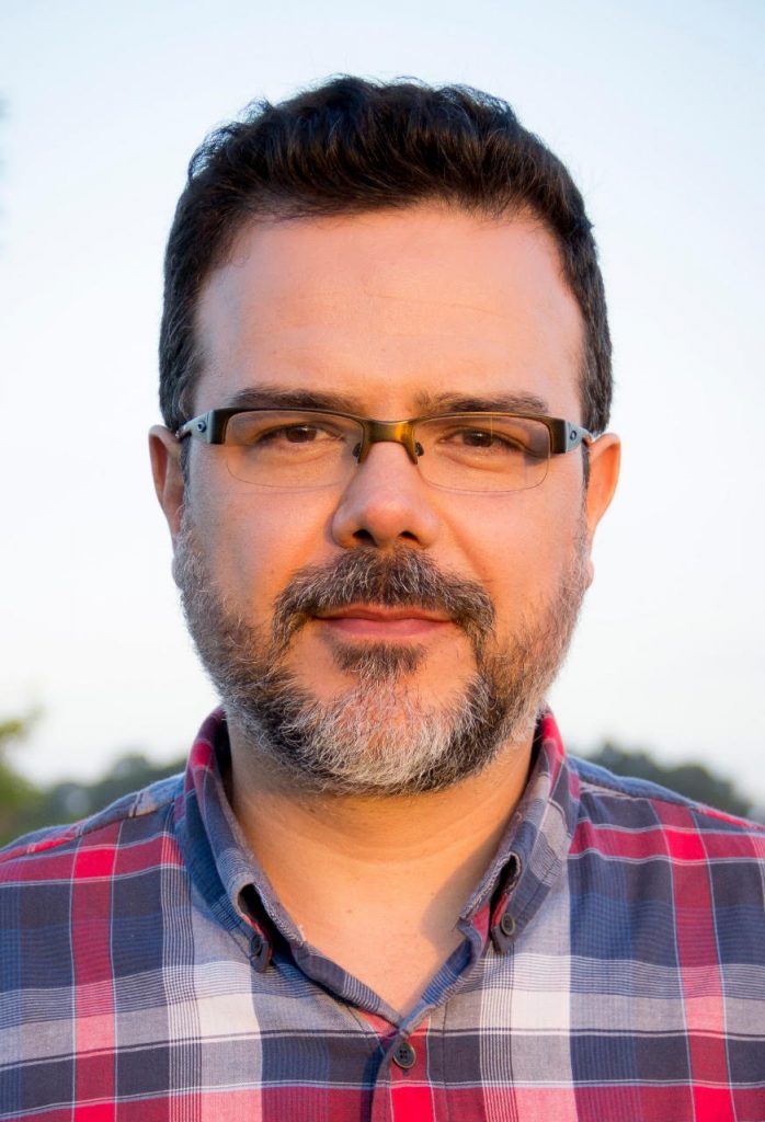 Retomada das aulas e ensino remoto serão os principais desafios de 2021, diz novo secretário de Educação a imagem mostra uma foto do secretário Adriano Teixeira