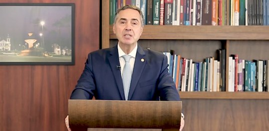 Presidente do TSE pede aos eleitores que votem e lembra da época triste que pessoas não tinham esse direito