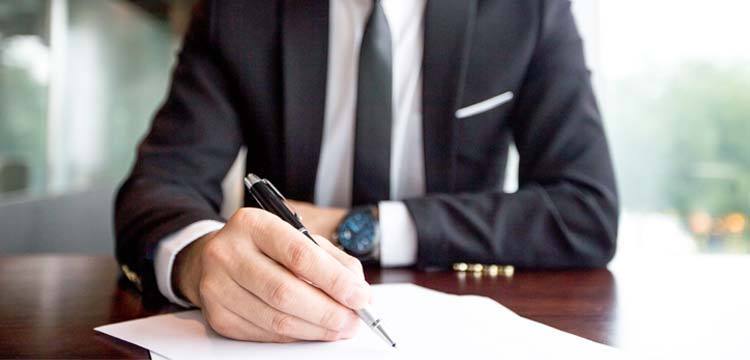Dia do Notário e Registrador de Imóveis: profissões garantem a segurança dos negócios a imagem mostra um registrador