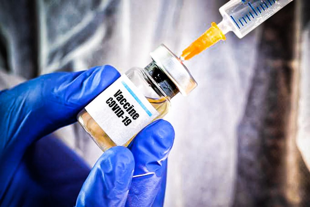 Clínicas particulares devem ter acesso a poucas doses da vacina contra covid-19 a imagem mostra a vacina sendo testada