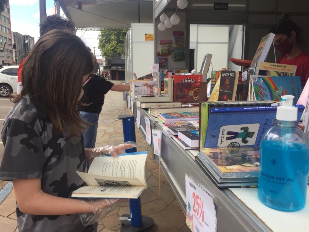 "Enceramos a 34ª edição da Feira do Livro com sentimento de missão cumprida", diz coordenadora da feira