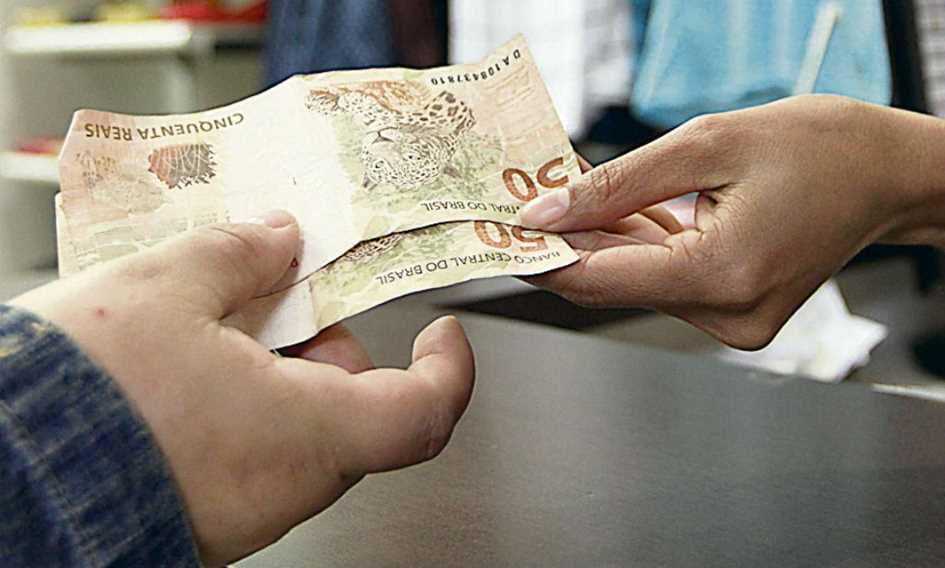 Passo-fundenses estão comprando mais à vista, diz Sindilojas