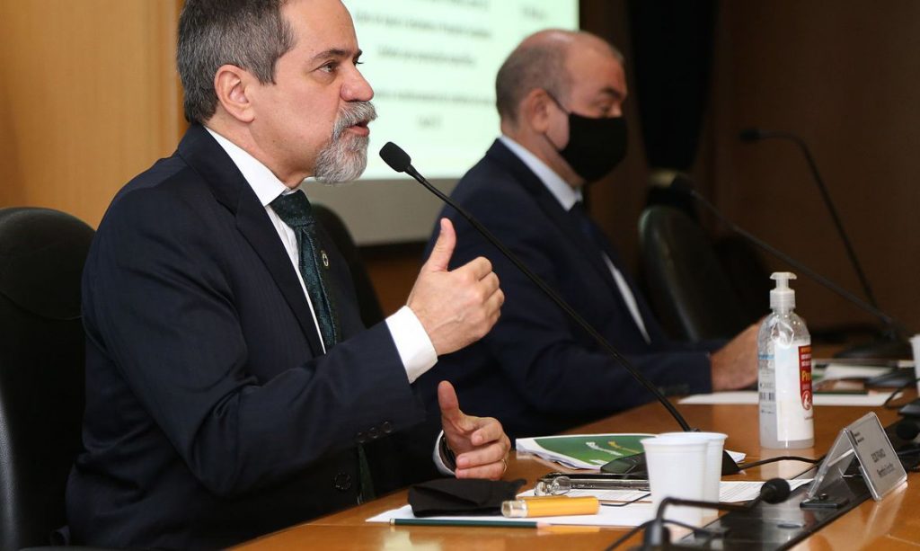 Vacinação contra coronavírus poderá começar em 20 de janeiro no Brasil