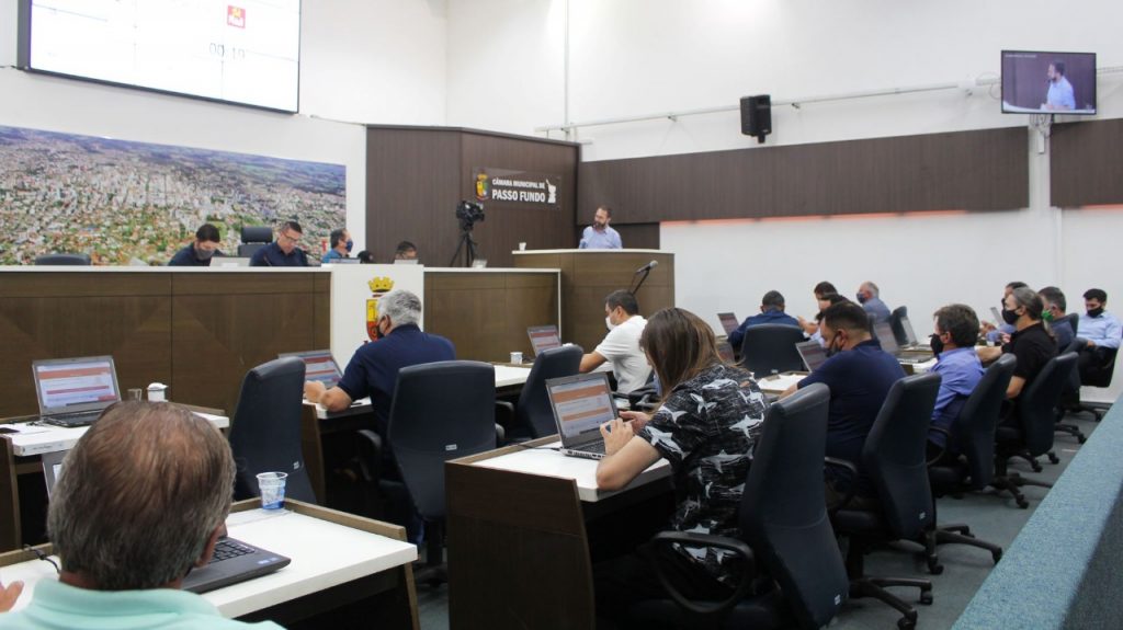 Câmara de Vereadores aprova projeto de incentivo a empresa de estruturas metálicas a imagem mostra o plenário da Câmara