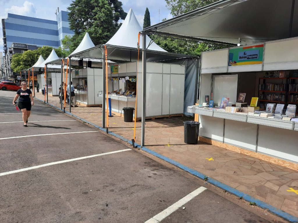 Feira do Livro de Passo Fundo inicia com descontos de até 70%