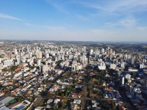 Taxa Selic elevada deve mudar forma de consumo dos passo-fundenses, avalia presidente do Sindilojas