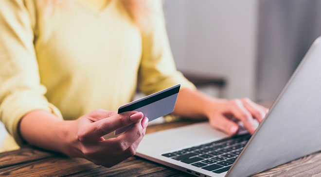 Consumidor deve comunicar imediatamente vendedor em caso de arrependimento na compra online