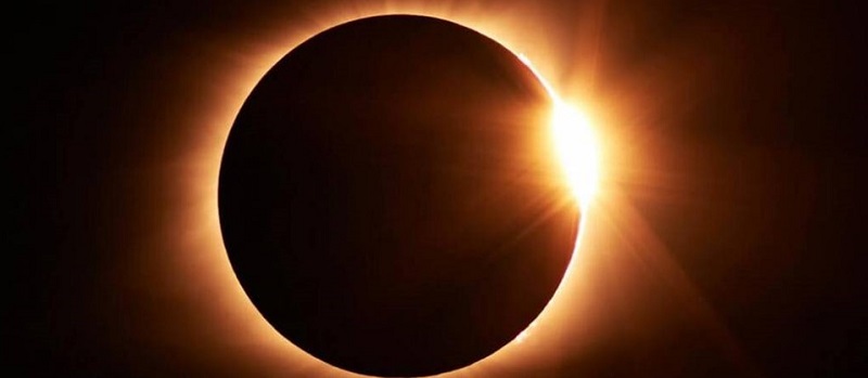 Eclipse solar e alinhamento de Júpiter e Saturno acontecem neste mês
