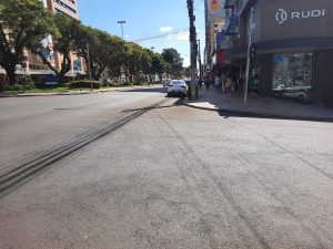 Prefeitura irá avaliar pontos que acumulam água após obras na Avenida Brasil a imagem mostra a Avenida Brasil