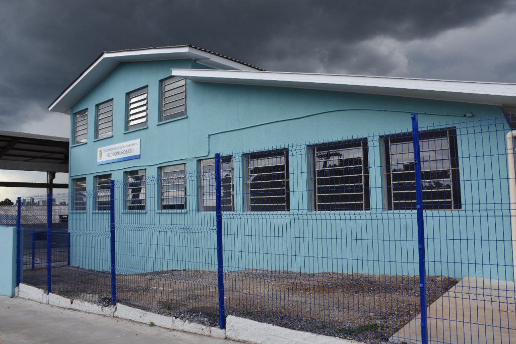 Prefeitura entrega para a comunidade a nova Escola Georgina Rosado