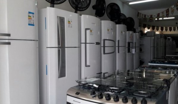 Lojas de móveis e eletros ainda registram dificuldades no abastecimento de produtos em Passo Fundo a imagem mostra uma loja de eletro e móveis
