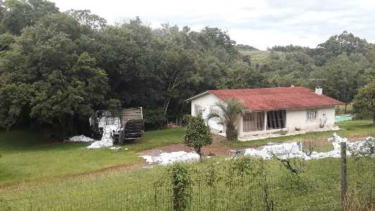Acidente entre caminhão é registrado na ERS-324 entre Passo Fundo/Marau