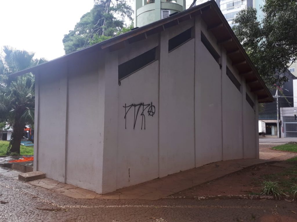 Banheiros públicos seguem fechados e sem previsão de reabertura, diz secretário