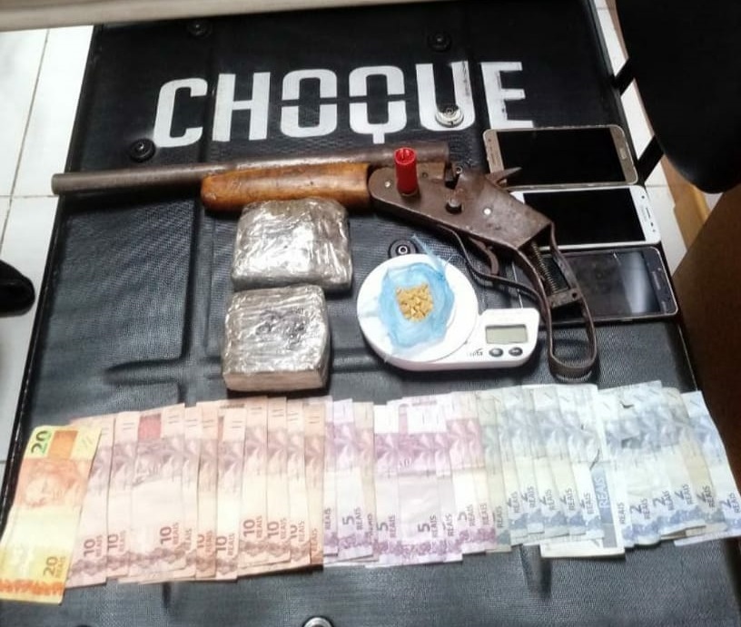 3°BP/Choque prende duas pessoas por tráfico e porte ilegal em Passo Fundo