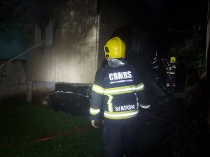 Homem coloca fogo na própria casa, no Jerônimo Coelho em Passo Fundo
